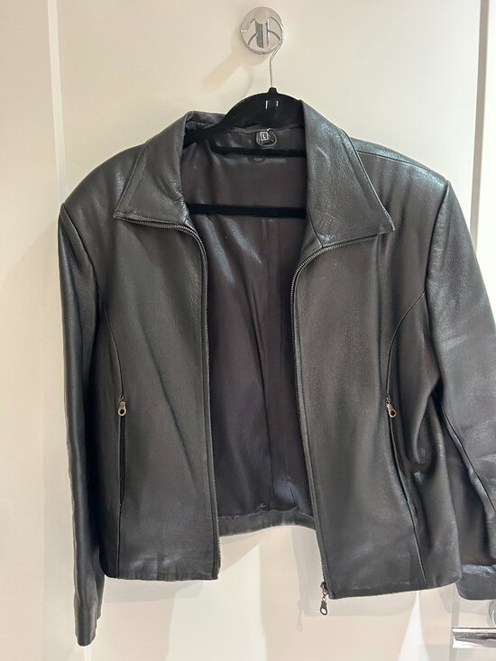 Women leather jacket - Picture 3 of 3